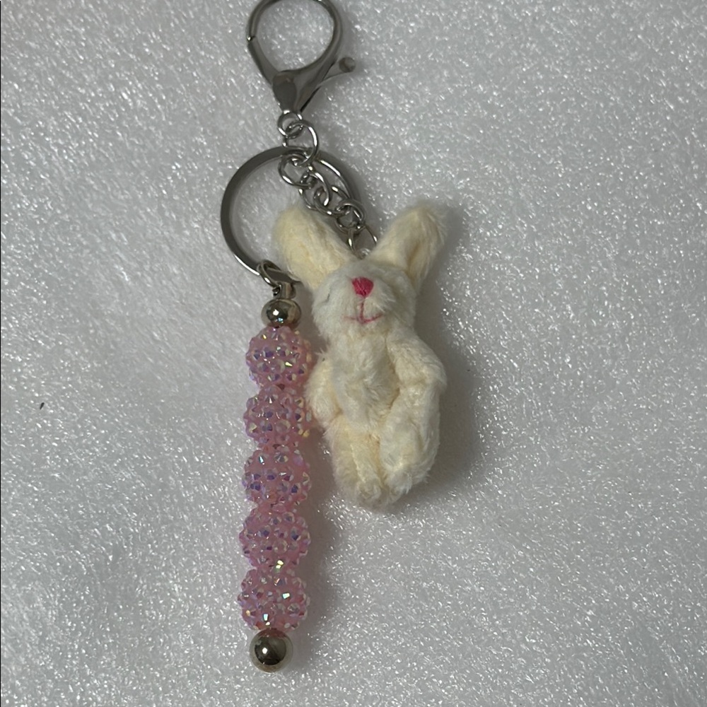 🐰 Adorable Plush Bunny Keychain with Pink Beaded Accents 🐰 - Picture 10 of 10